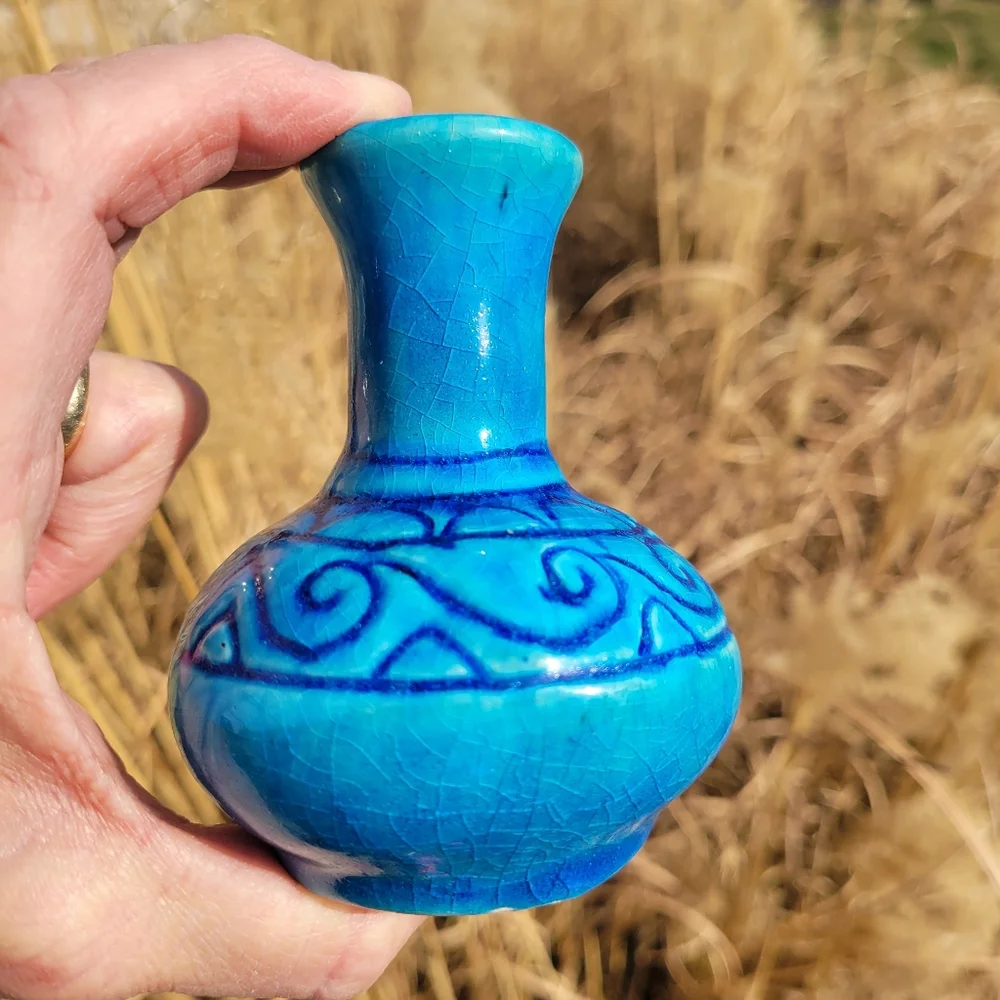 Handcrafted Blue Ceramic Vase ~ Vintage ~ Deep Turquoise Color ~ Pretty!